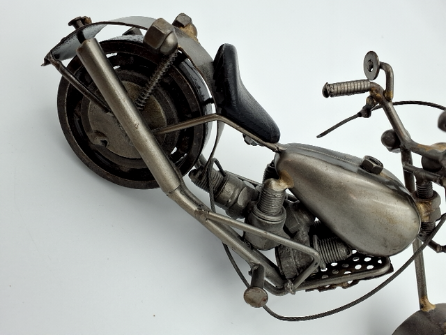 Motorcykel i metal